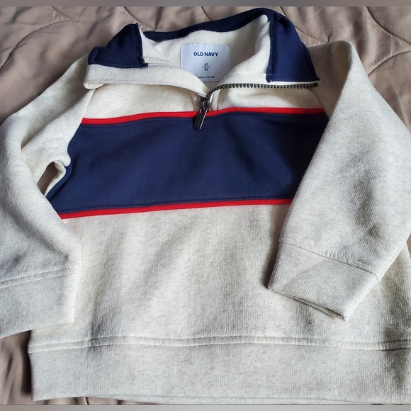 NWT. OLD NAVY Boys 3T Crewneck Sweater - Picture 2 of 3